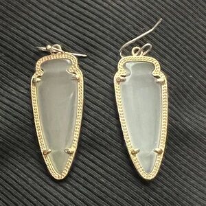 Kendra Scott Grey arrow earrings